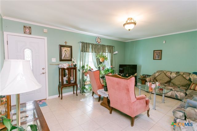 1404 E Warren Avenue, Victoria, TX 77901