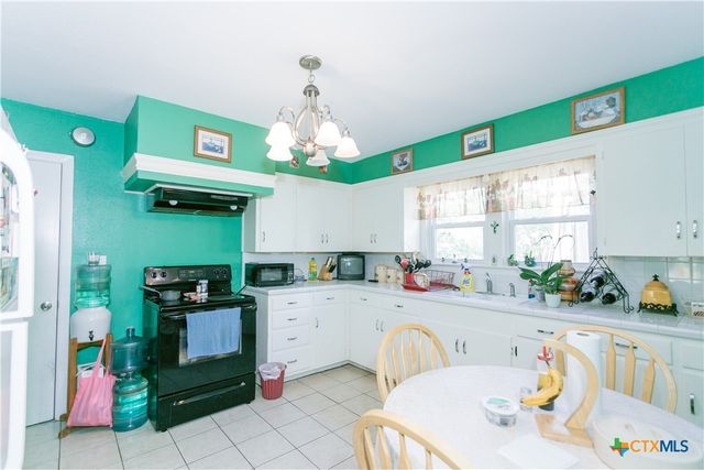 1404 E Warren Avenue, Victoria, TX 77901