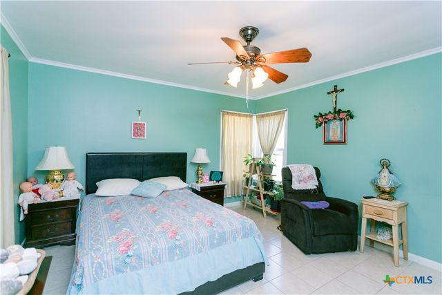 1404 E Warren Avenue, Victoria, TX 77901