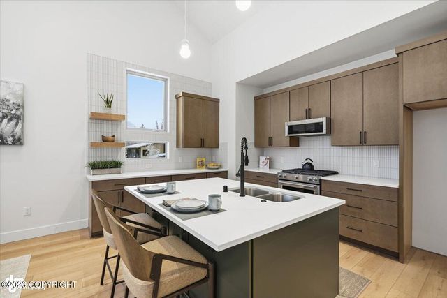 5372 Sandhill Loop, Anchorage, AK 99502