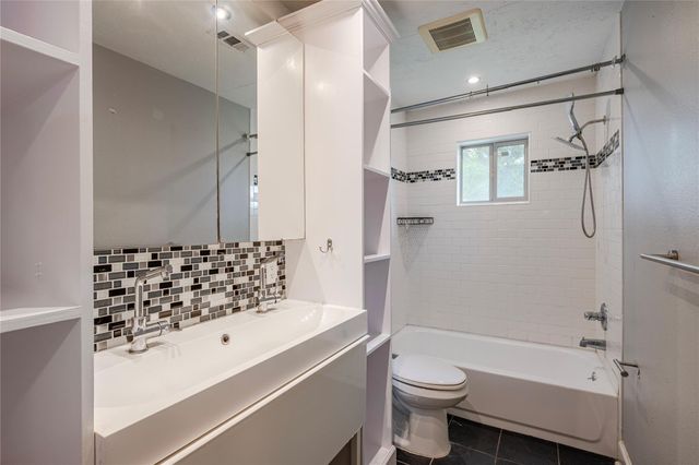 407 Juniper Court, Stafford, TX 77477