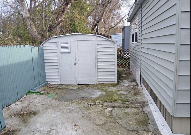 2516 W Carroll Avenue, Oak Creek, WI 53154