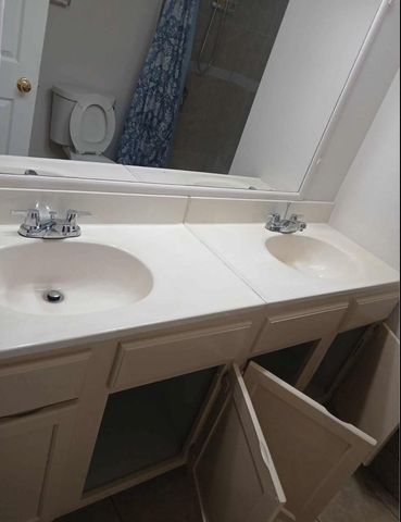 2516 W Carroll Avenue, Oak Creek, WI 53154