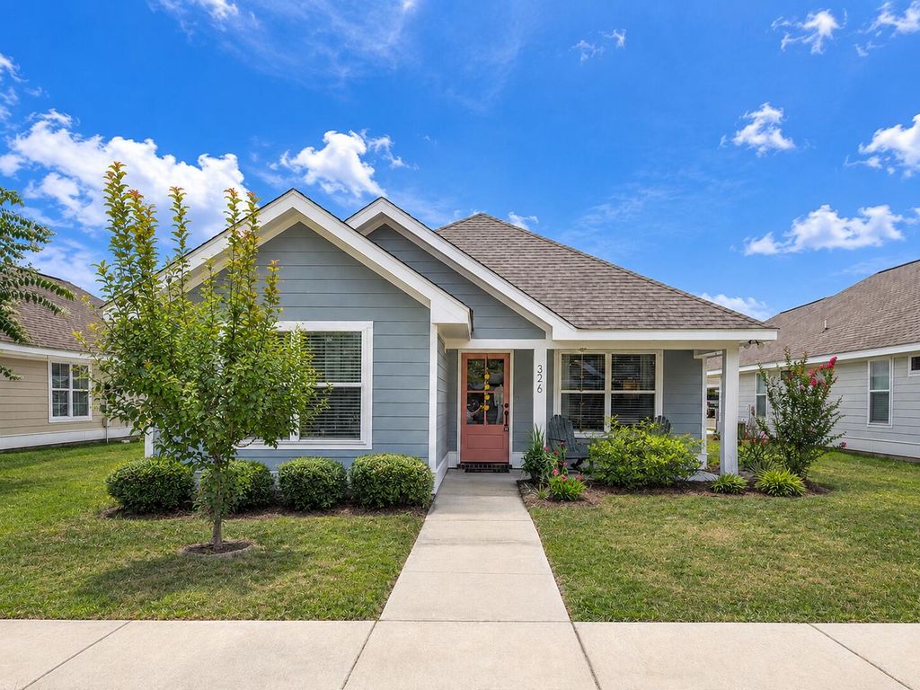326 Mount Pleasant Dr., Hattiesburg, MS 39402