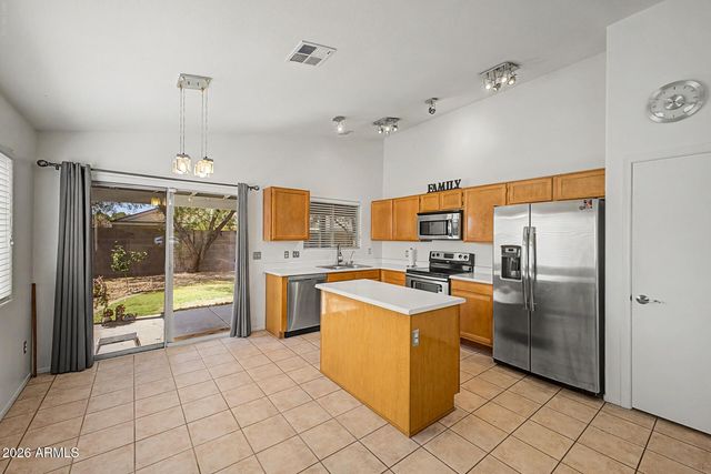 2863 W MURIEL Drive, Phoenix, AZ 85053