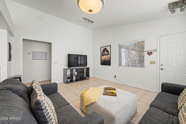 2863 W MURIEL Drive, Phoenix, AZ 85053