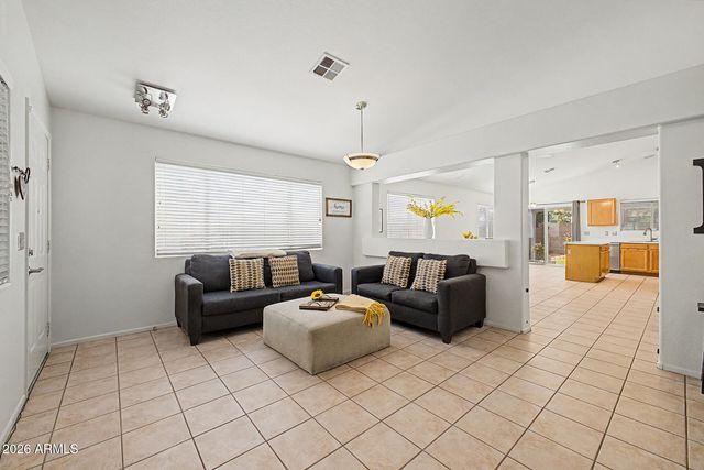 2863 W MURIEL Drive, Phoenix, AZ 85053