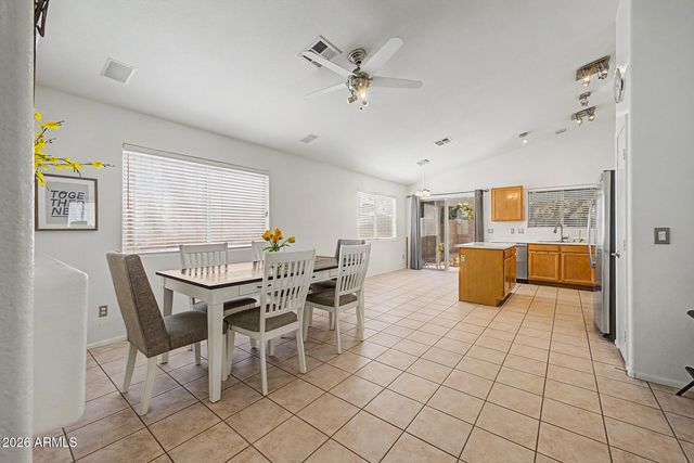 2863 W MURIEL Drive, Phoenix, AZ 85053