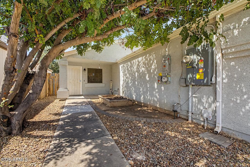 2863 W MURIEL Drive, Phoenix, AZ 85053 — photo 4