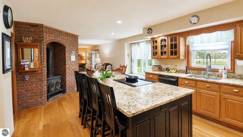 Image 10 of property listing at 608 E Bluegrass Road, Mt Pleasant, MI 48858