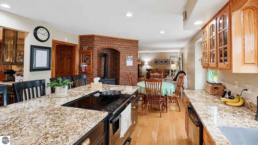 Image 11 of property listing at 608 E Bluegrass Road, Mt Pleasant, MI 48858