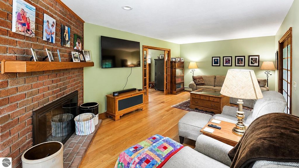 Image 14 of property listing at 608 E Bluegrass Road, Mt Pleasant, MI 48858