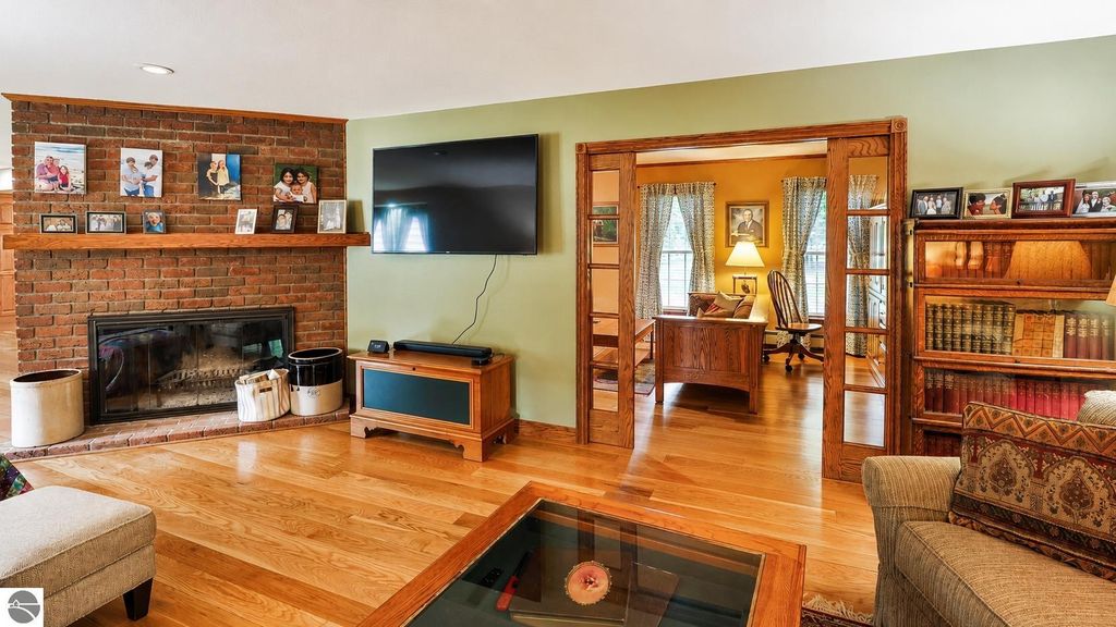 Image 16 of property listing at 608 E Bluegrass Road, Mt Pleasant, MI 48858