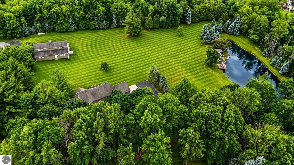 Image 7 of property listing at 608 E Bluegrass Road, Mt Pleasant, MI 48858
