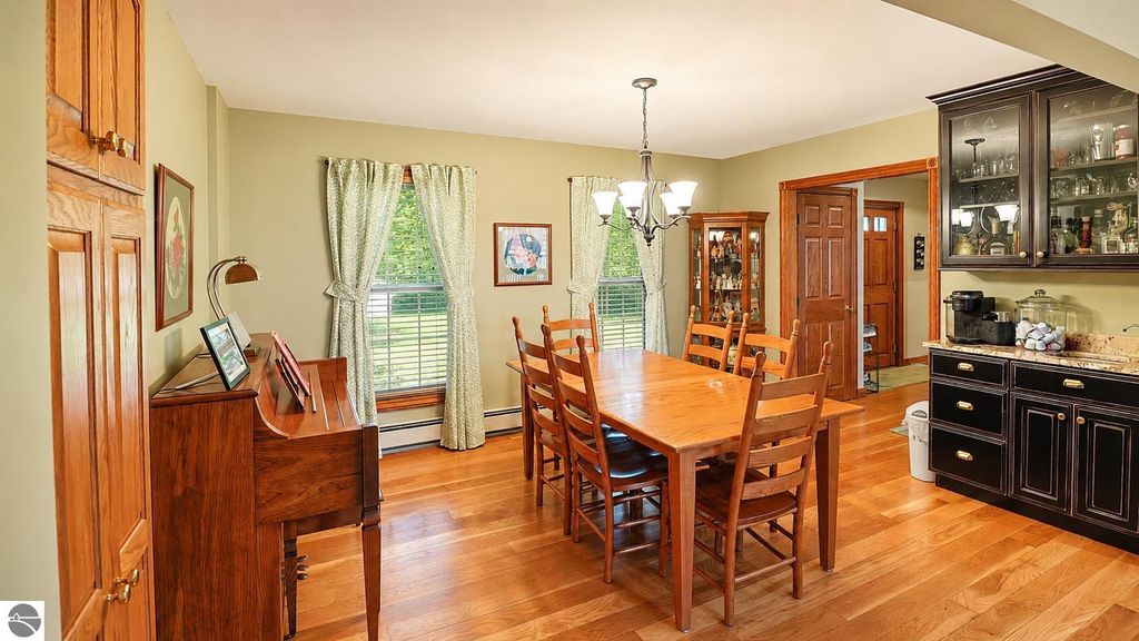 Image 9 of property listing at 608 E Bluegrass Road, Mt Pleasant, MI 48858
