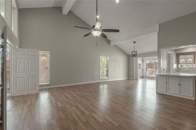 9 Lakeview Manor, Huntsville, TX 77340