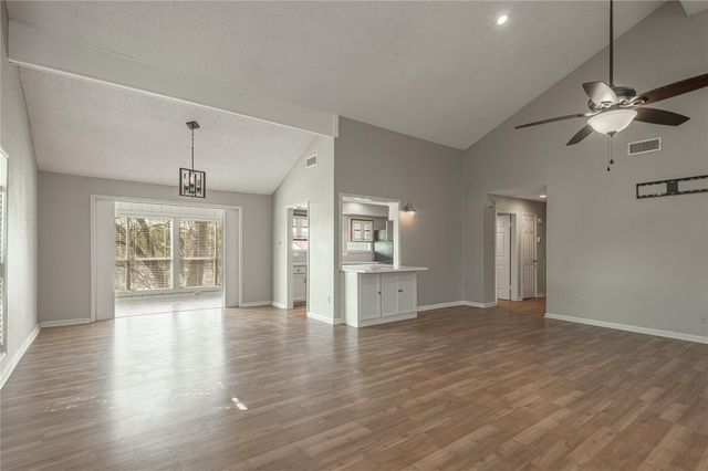 9 Lakeview Manor, Huntsville, TX 77340