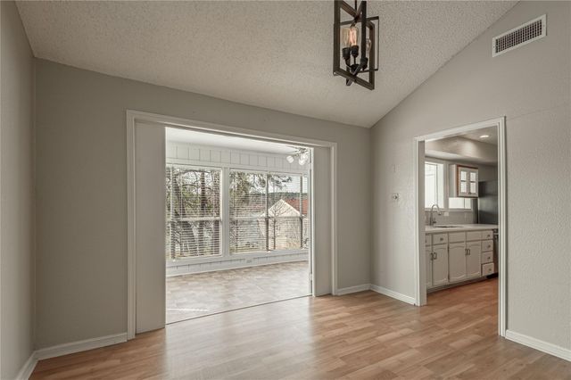 9 Lakeview Manor, Huntsville, TX 77340