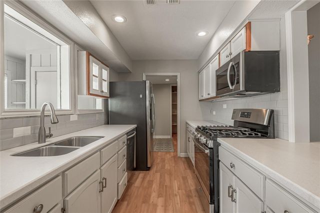 9 Lakeview Manor, Huntsville, TX 77340