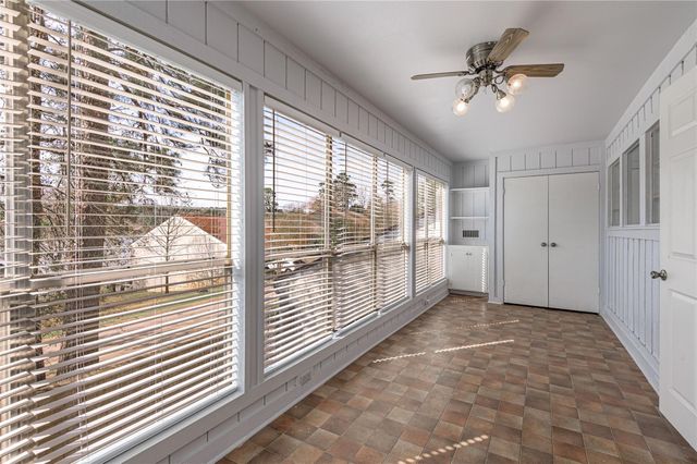 9 Lakeview Manor, Huntsville, TX 77340