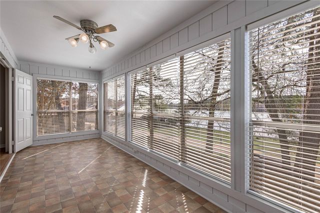 9 Lakeview Manor, Huntsville, TX 77340