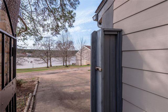 9 Lakeview Manor, Huntsville, TX 77340