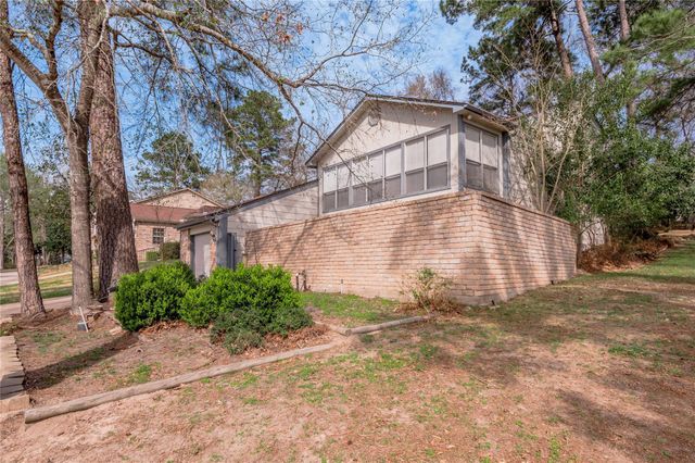 9 Lakeview Manor, Huntsville, TX 77340