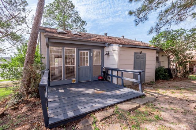 9 Lakeview Manor, Huntsville, TX 77340