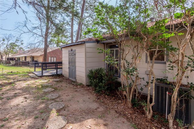 9 Lakeview Manor, Huntsville, TX 77340