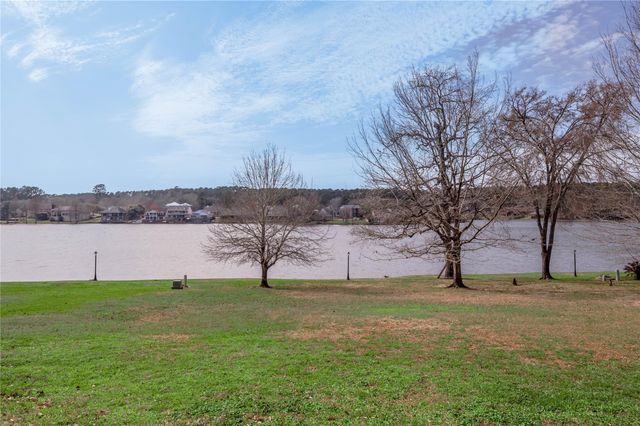 9 Lakeview Manor, Huntsville, TX 77340