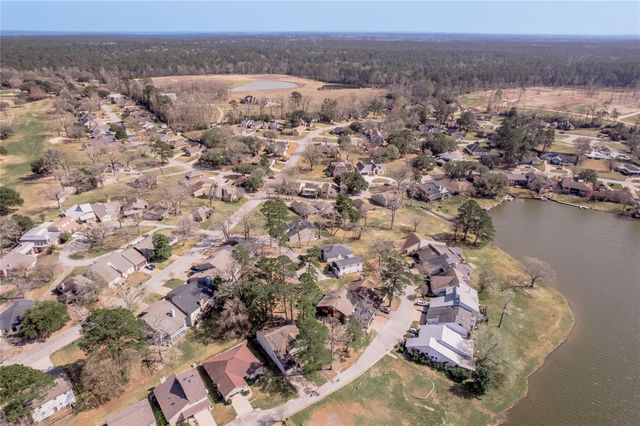 9 Lakeview Manor, Huntsville, TX 77340