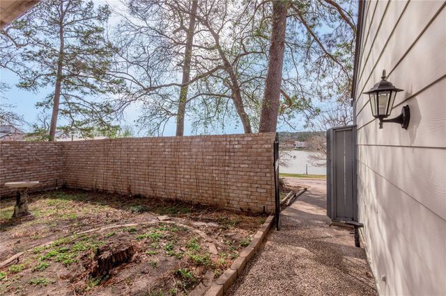 9 Lakeview Manor, Huntsville, TX 77340