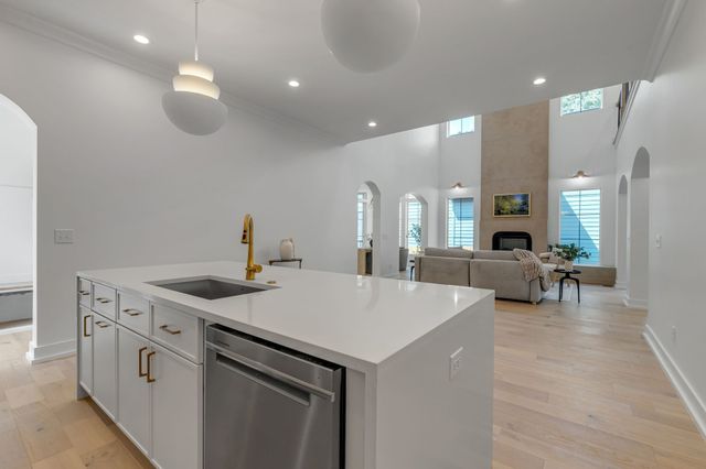 812 N 6th St, Nashville, TN 37207