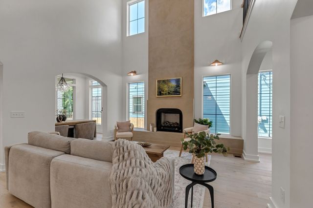 812 N 6th St, Nashville, TN 37207