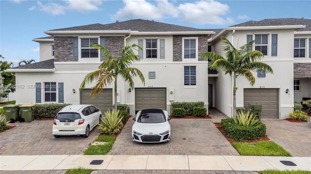 805 SE 18th St 805, Homestead, FL 33034