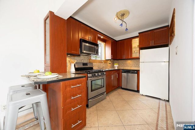 26 Kearney Street, Lyndhurst, NJ 07071