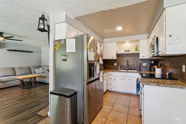 10707 W Blue Fox Ct, Boise, ID 83709