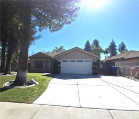9909 Mona Lisa Ln, Bakersfield, CA 93312