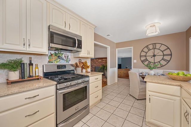 4956 Bell Rd, Auburn, CA 95602