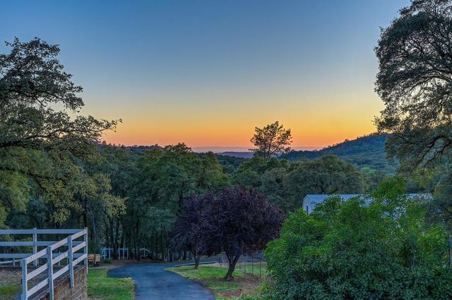 4956 Bell Rd, Auburn, CA 95602