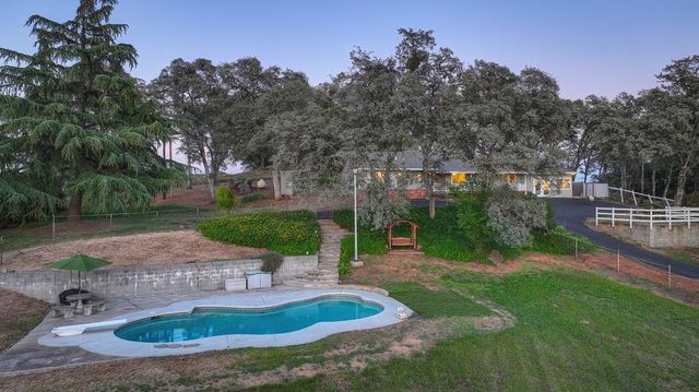 4956 Bell Rd, Auburn, CA 95602