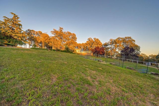 4956 Bell Rd, Auburn, CA 95602