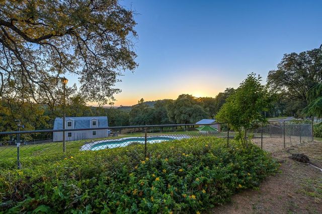4956 Bell Rd, Auburn, CA 95602