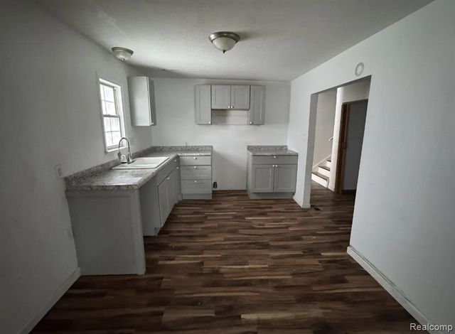 2099 Brady Avenue, Burton, MI 48529