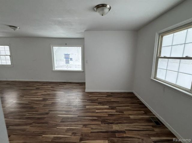 2099 Brady Avenue, Burton, MI 48529