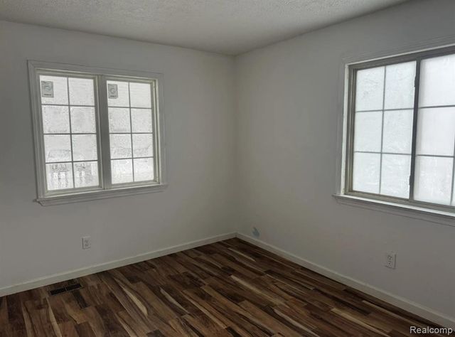 2099 Brady Avenue, Burton, MI 48529