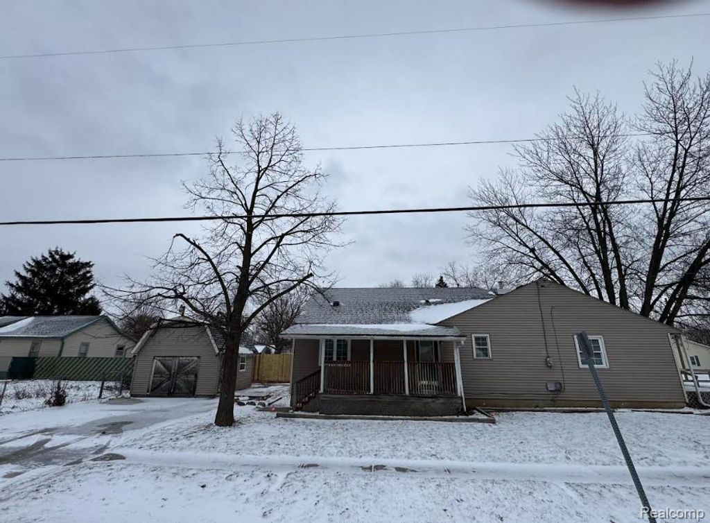 2099 Brady Avenue, Burton, MI 48529