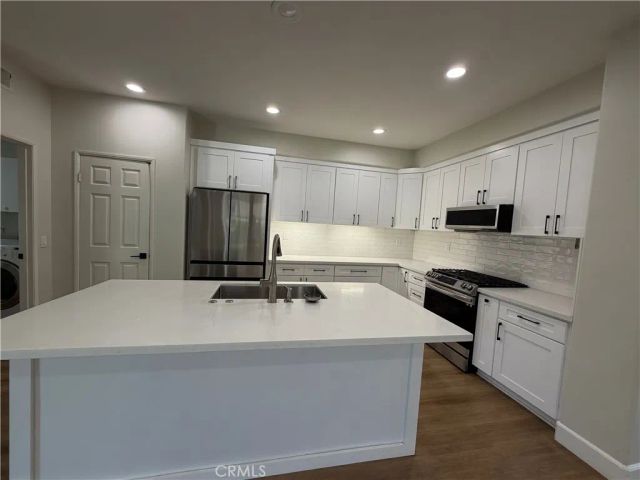 18 Mineral King, Irvine, CA 92602