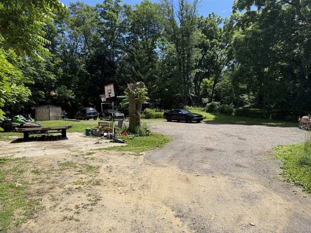 841 N Waterloo Avenue, Jackson, MI 49202