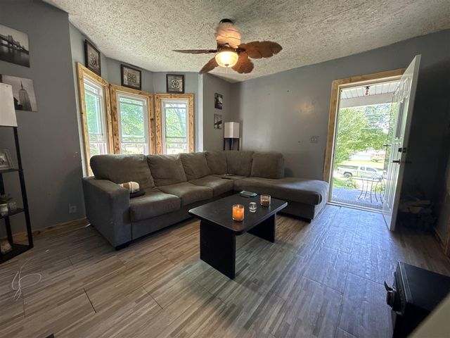 841 N Waterloo Avenue, Jackson, MI 49202